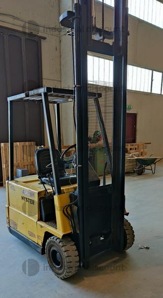 Carrelli elevatori in vendita