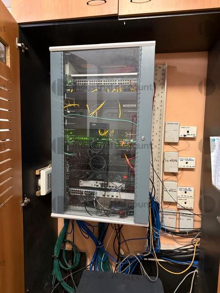 28#9706 Arredi da ufficio e apparecchiatura elettronica in vendita - foto 2