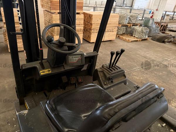 5#9706 Carrelli elevatori, segatrice a nastro e isola di pesatura in vendita - foto 7