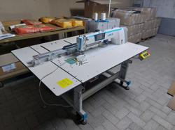 Asta di arredo negozio macchine da cucire Jack Juki Autocarro Citroen abbigliamento e tessuti uomo - Lotto 0 (Asta 9714)