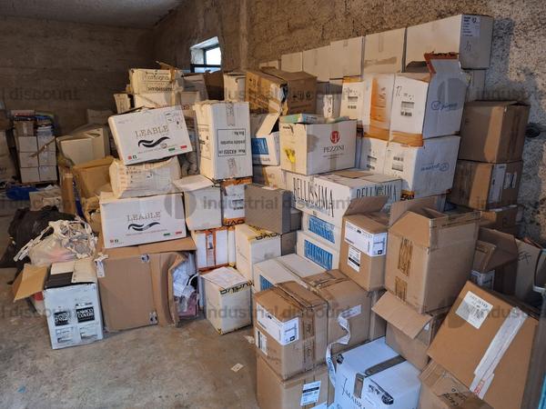 Abbigliamento in vendita