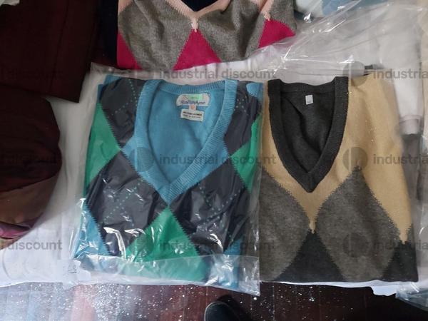 124#9739 Lotto di abbigliamento uomo in vendita - foto 1