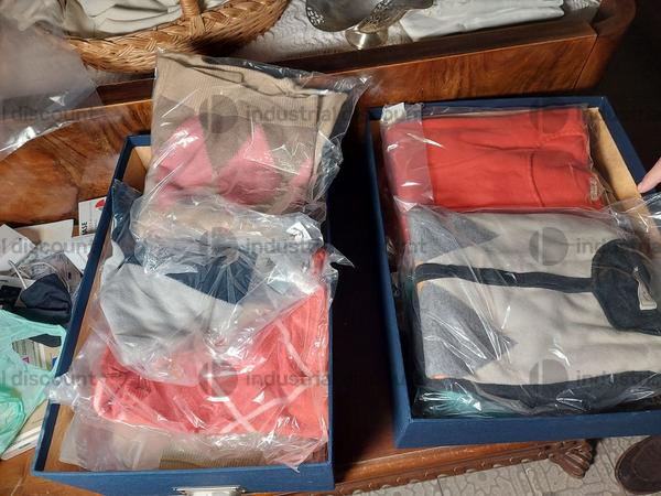 126#9739 Lotto di abbigliamento donna in vendita - foto 2