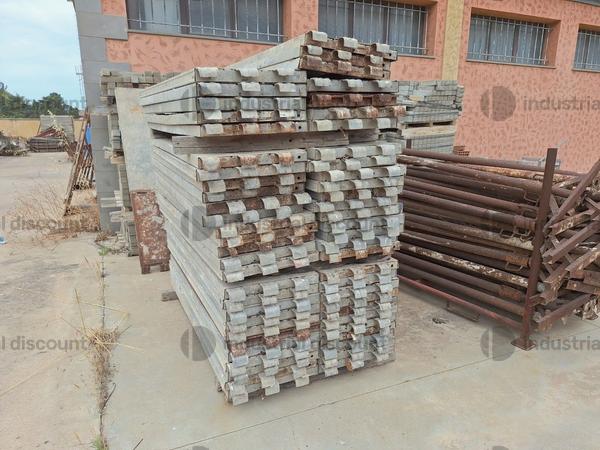 2#9747 Ponteggio puntelli cavalletti assi container in vendita - foto 6