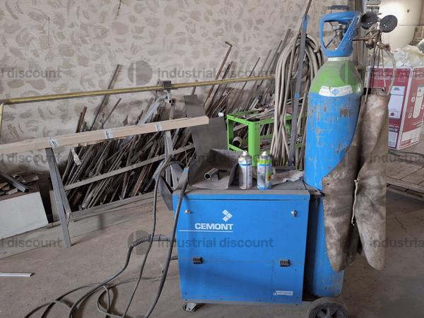 Varie edilizia in vendita