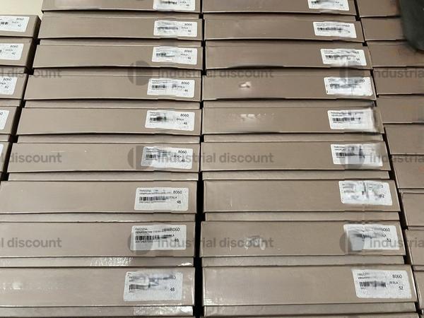 10#9748 Bobine, matasse di filo e abbigliamento intimo in vendita - foto 18