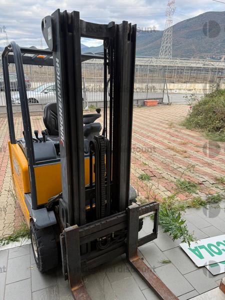 Carrelli elevatori in vendita