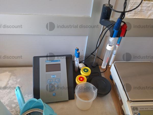 35#9795 Arredamento  ufficio e strumenti di laboratorio in vendita - foto 6