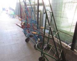 Armadio in acciaio e carrelli in metallo - Lotto 10 (Asta 9809)