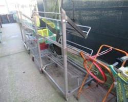 Espositori e scaffalatura - Lotto 11 (Asta 9809)