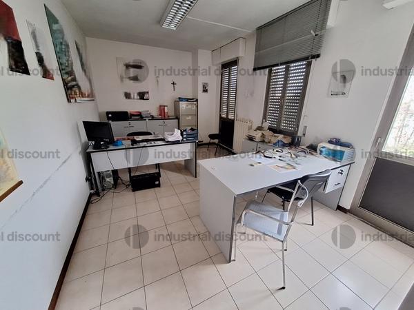 1#9818 Macchinari e attrezzature per lavorazioni metalliche e carrelli elevatori in vendita - foto 8