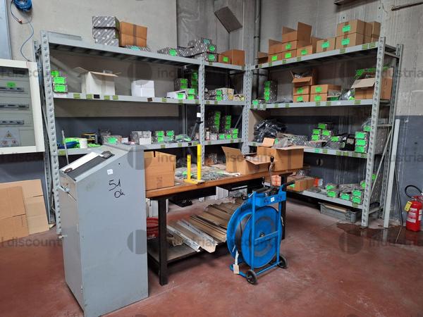 205#9818 Giacenze di magazzino e scaffalature in vendita - foto 2
