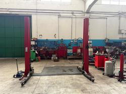 Two post lift - Lot 1 (Auction 9826)