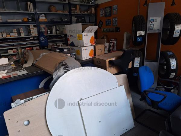 5#9895 Ricambi, scaffalature e attrezzature varie in vendita - foto 5