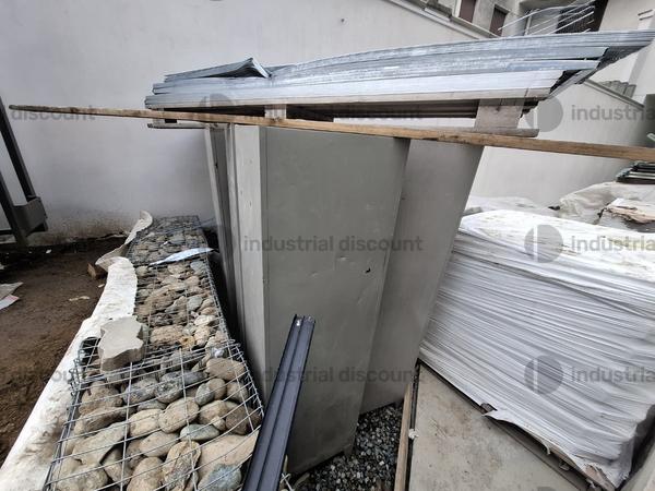 6#9897 Attrezzatura varia da cantiere, materiale  da elettricista ed arredo spogliatoio in vendita - foto 3