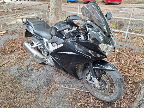 2#9915 Motociclo Honda VFR800F in vendita - foto 1