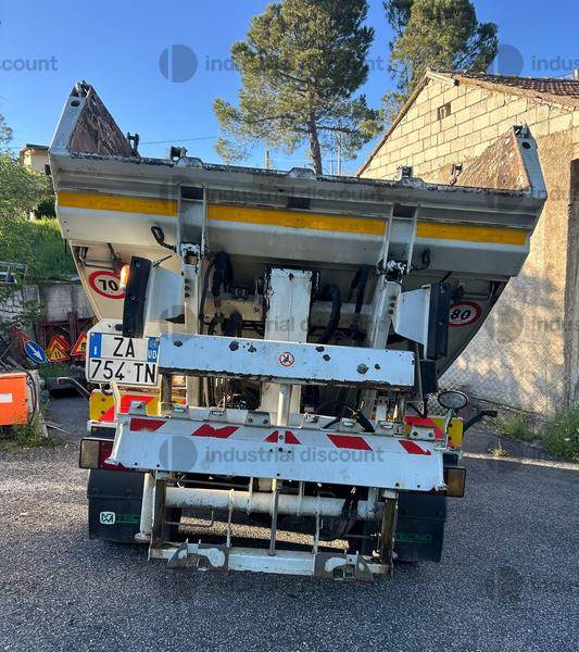 6#9932 Autocarro raccolta rifiuti Isuzu in vendita - foto 3
