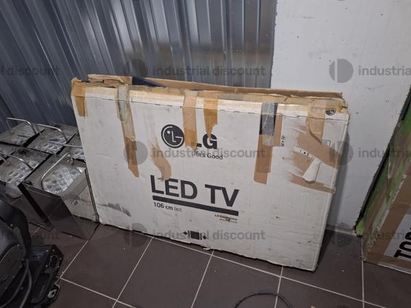8#9947 TV monitor in vendita - foto 4