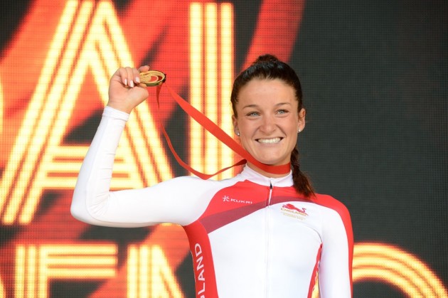 Photo: Lizzie Armitstead holds up her Commonwealth Games gold medal after the women’s road race. 