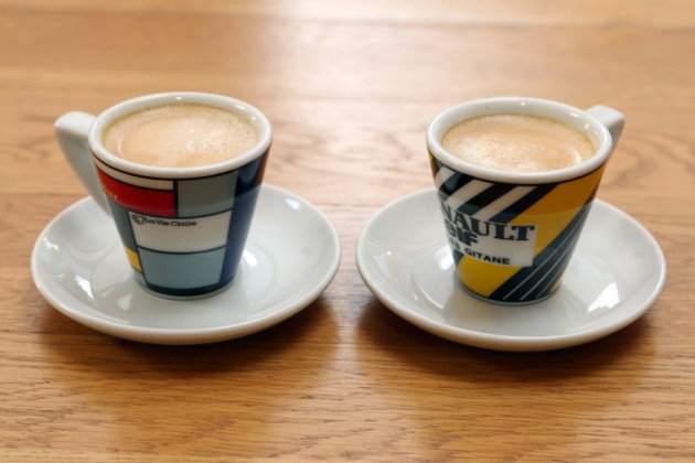 Photo: A question that many cyclists have asked: how much coffee must you drink to ride faster and further? Years of studies by dozens of
scientists have shown what the pros have known for decades - coffee adds zip. Now research is helping to nail the numbers . 