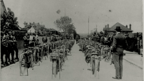 Image: Machines lined up ahead of the start of a race, 1913 TT
