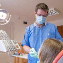 Óvári Péter - fogorvos