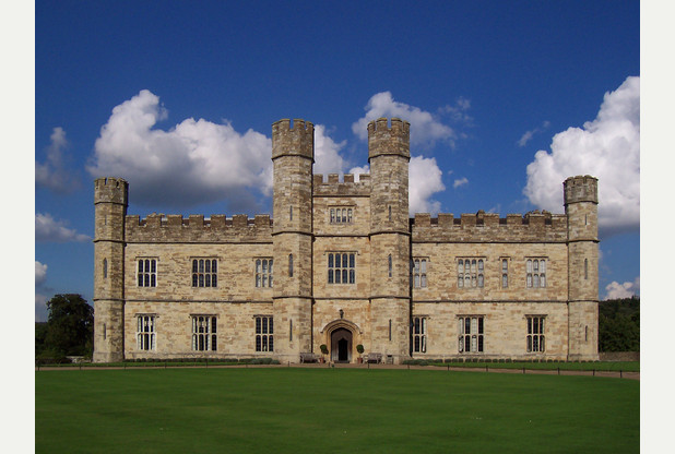 Leeds_Castle_-2004a-