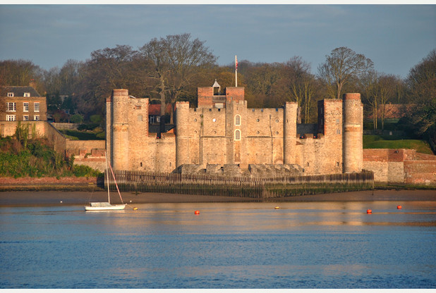 Upnor_Castle-_Kent_riverside_view