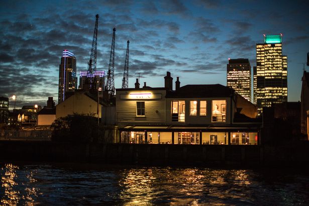 the-gun-docklands32