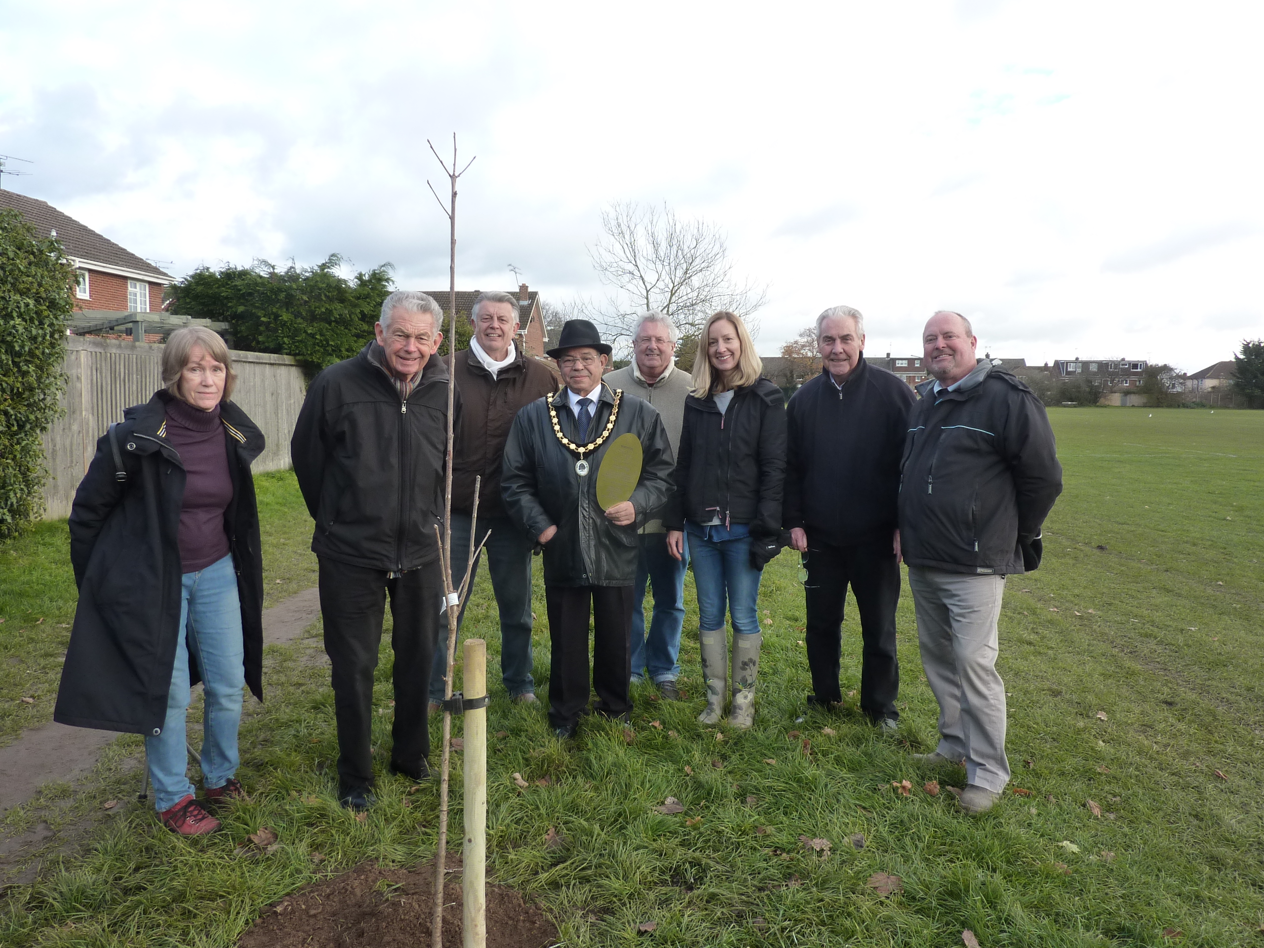 Woodley & Earley Lions Club makes donation to plant new trees at Woodford Park