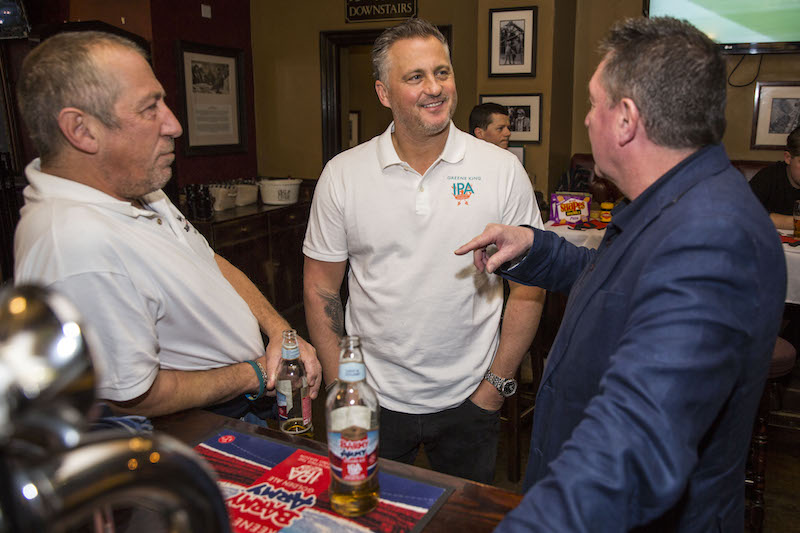 Cricket-legend--Darren-Gough-proves-to-be-the-supporters-supporter-at-a-London-pub--as-he-enjoys-a-pint-of-Greene-King-IPA-with-fans-and-watches-and-commentates-today-s-Ashes-game--1---1-