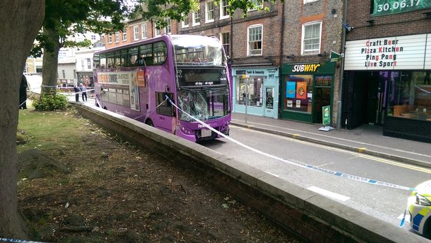 JA_BRK_240617BusCrash_01