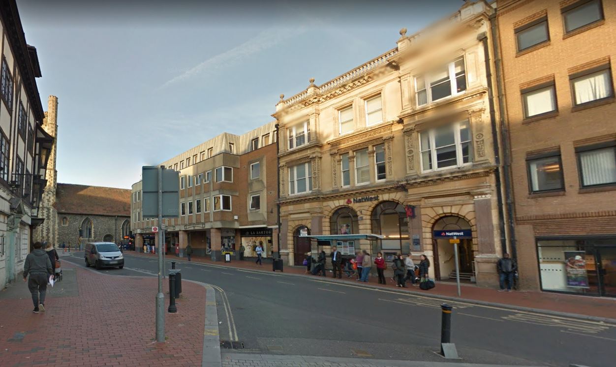 Four people rescued from lift in Reading town centre