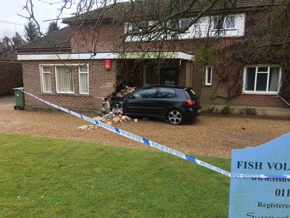 Car smashes into Fish Volunteer Centre in Sonning Common