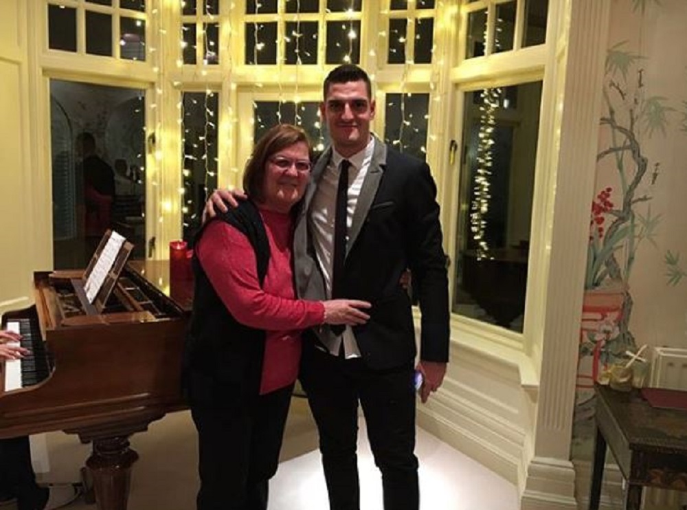 Vito Mannone pays heartfelt tribute to mother