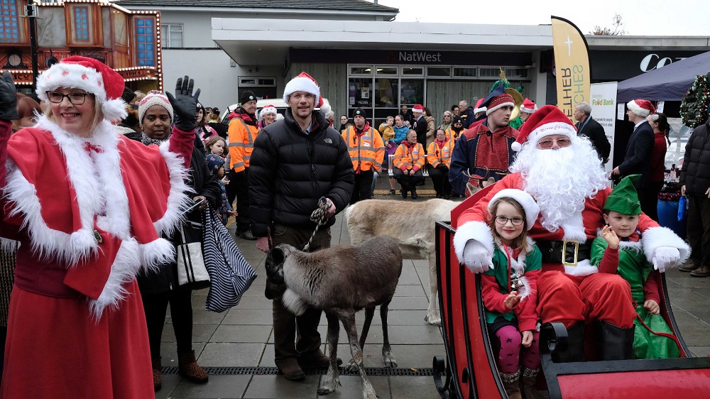 Woodley-Winter-Extravaganza.-Santa-s-parade-with-Reindeer