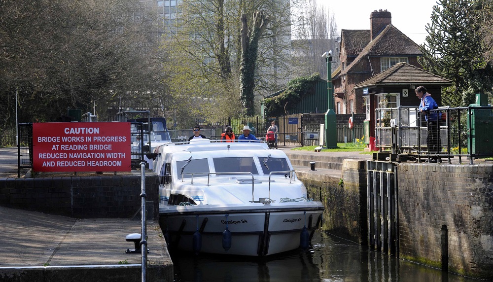 Body pulled from the water at Caversham Lock