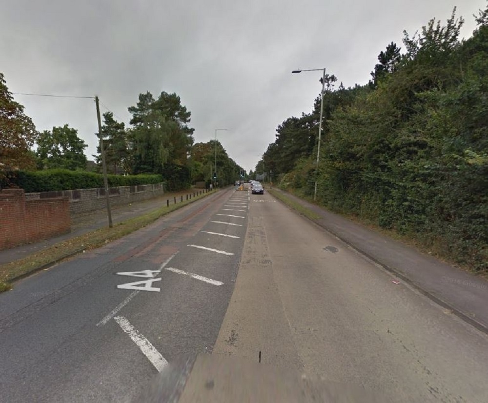 Firefighters tackle chimney fire in Sonning