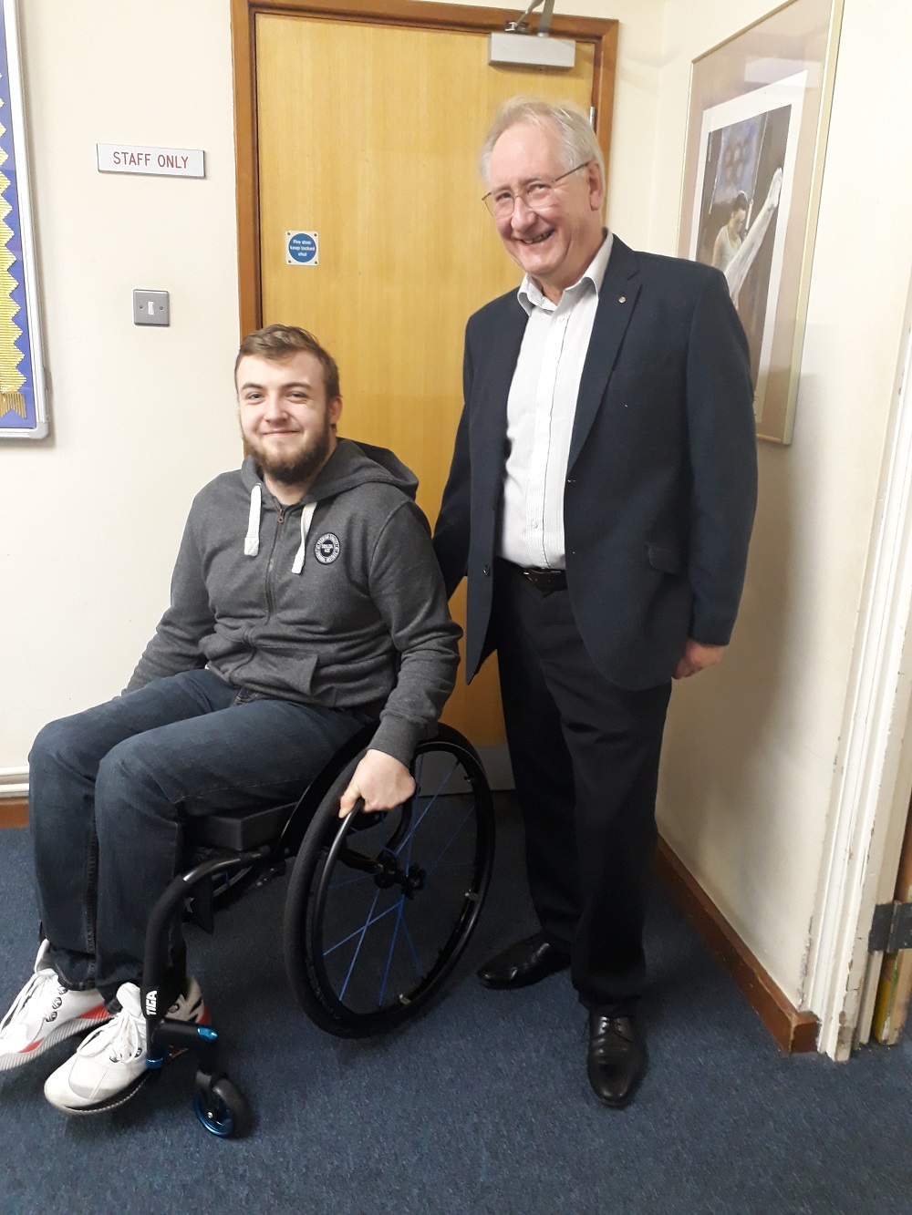 Thatcham man gets new wheelchair after basketball club fundraising