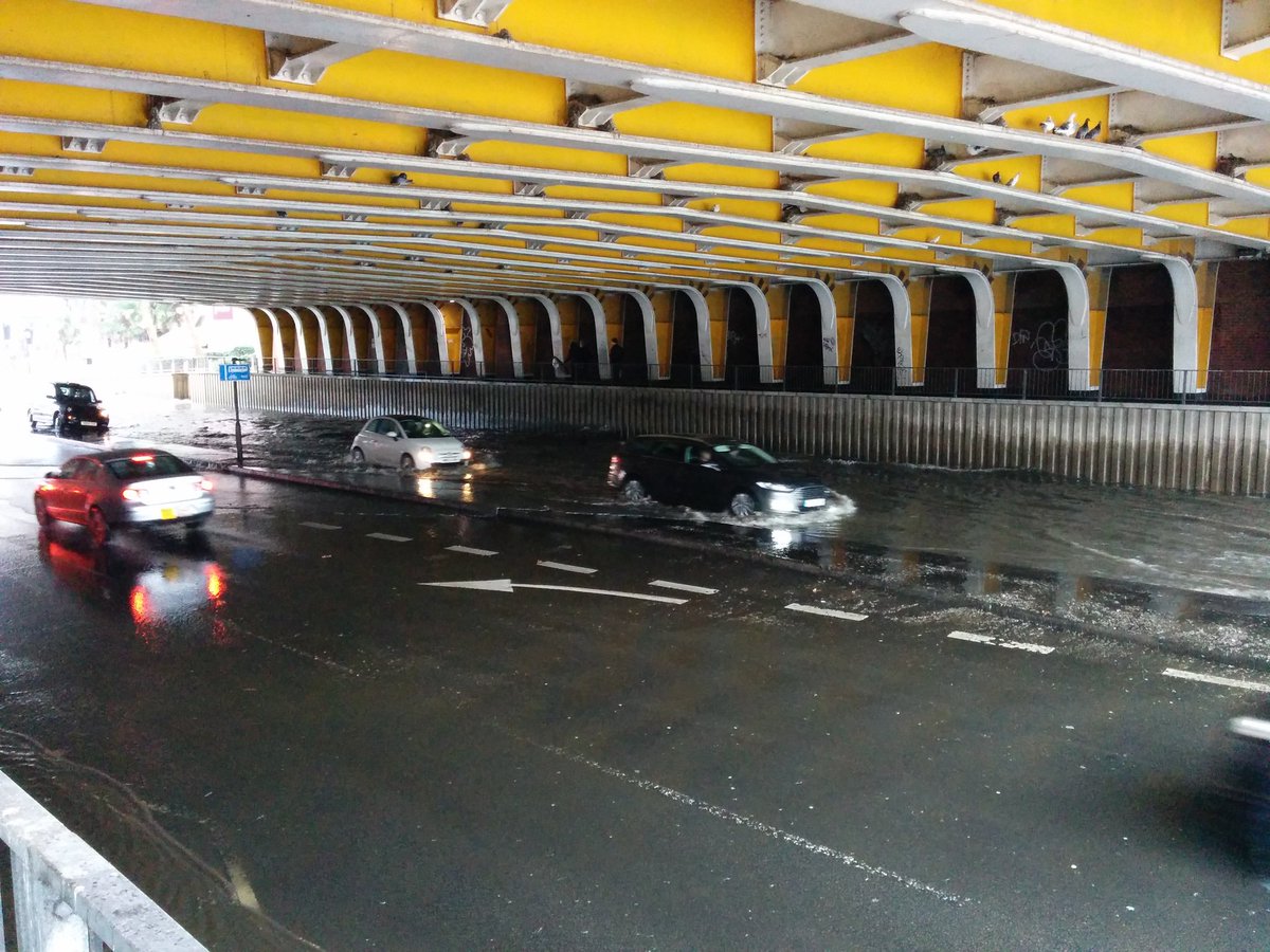 Recap as flooding closes Vastern Road in Reading