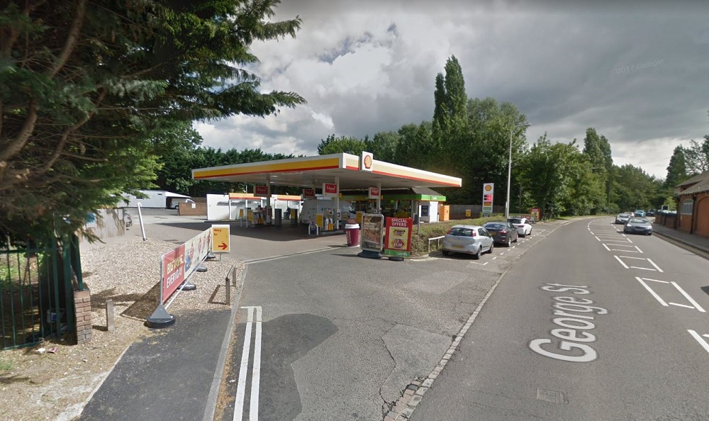 Petrol station in Caversham robbed by masked individual