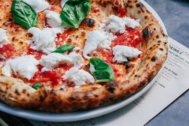 Reading restaurant to give away free pizza to people in need as temperatures plummet