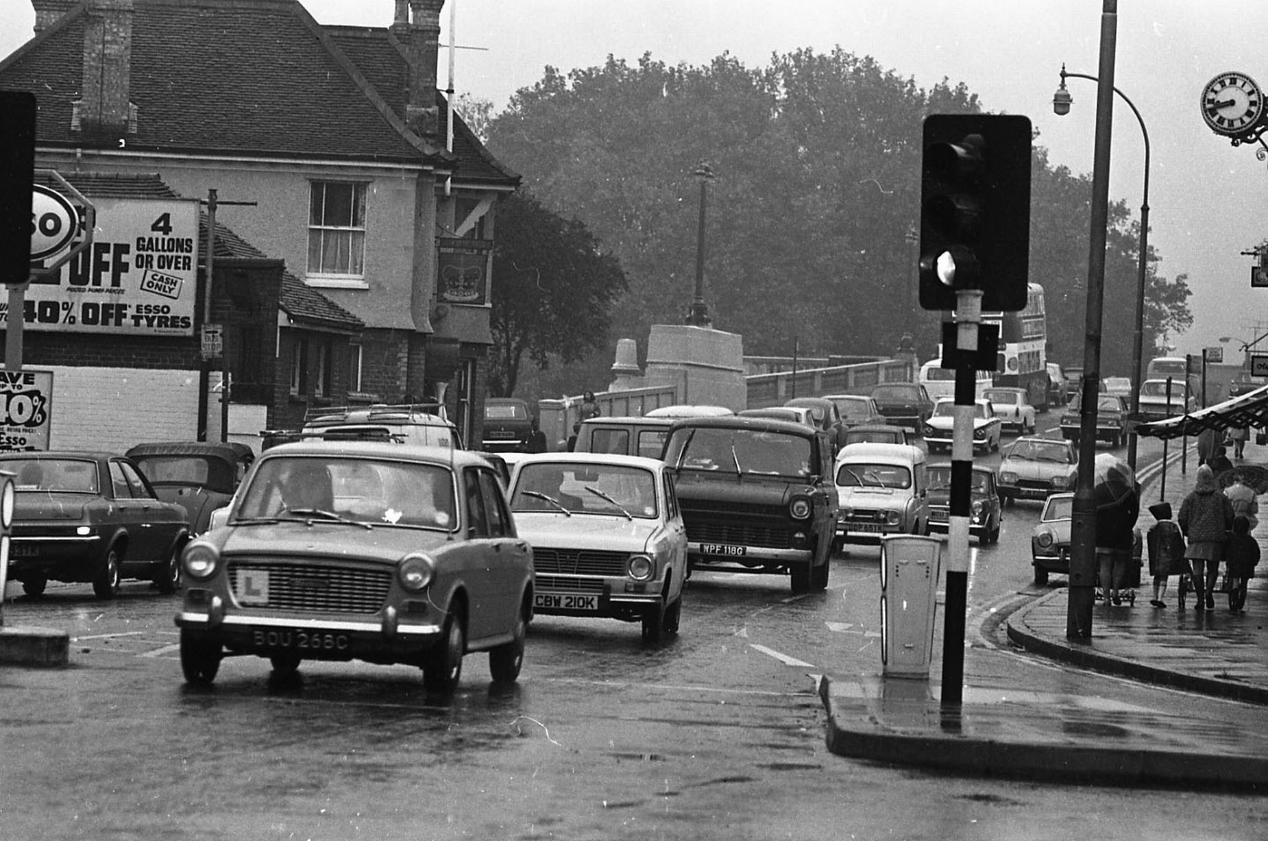 In pictures: traffic in Caversham in 1972