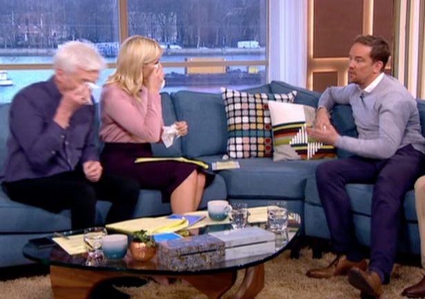 This-Morning-Phillip-and-Holly-talk-to-Simon-Thomas