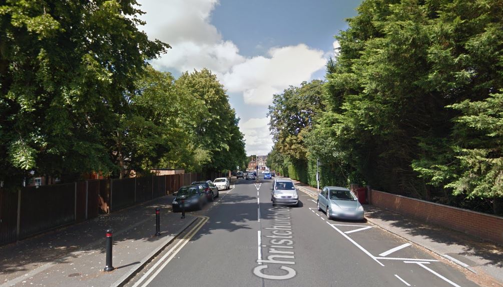 Man punched in face by thugs demanding money in Reading