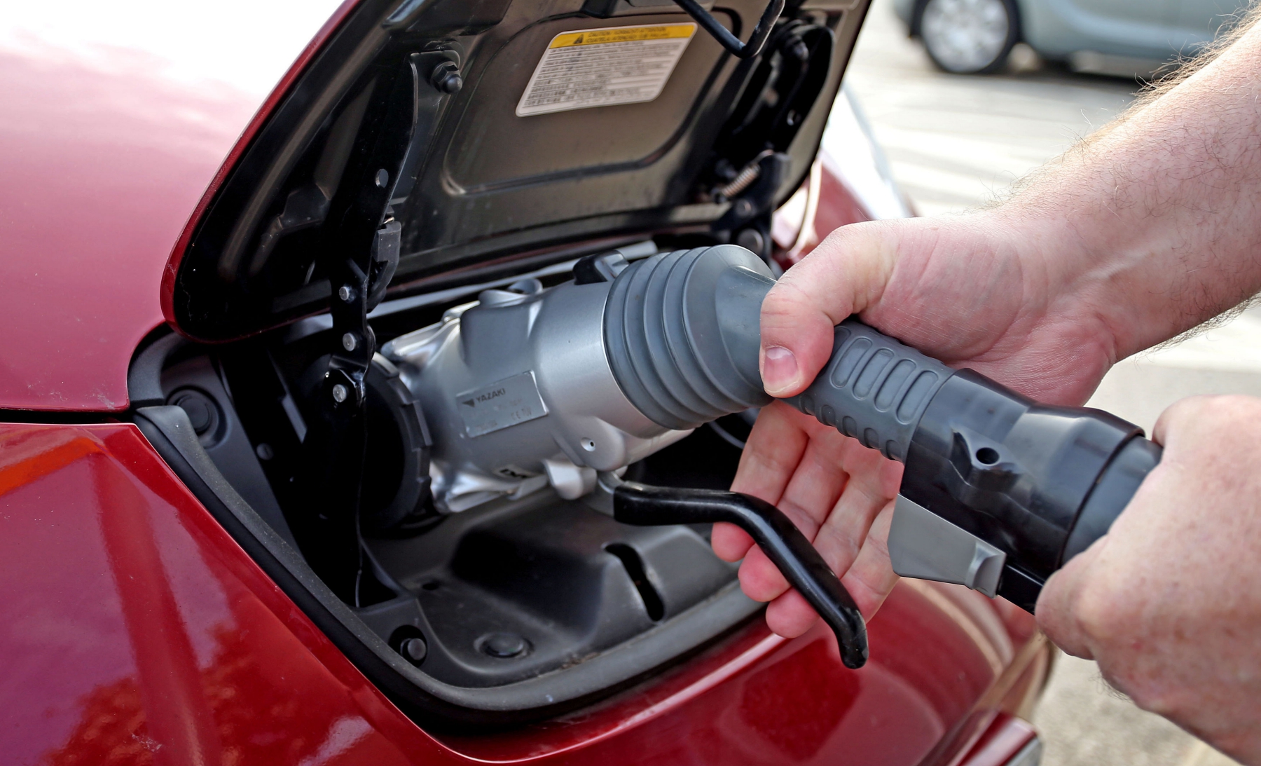 Bid launched for Reading drivers to trial new electric car street charging