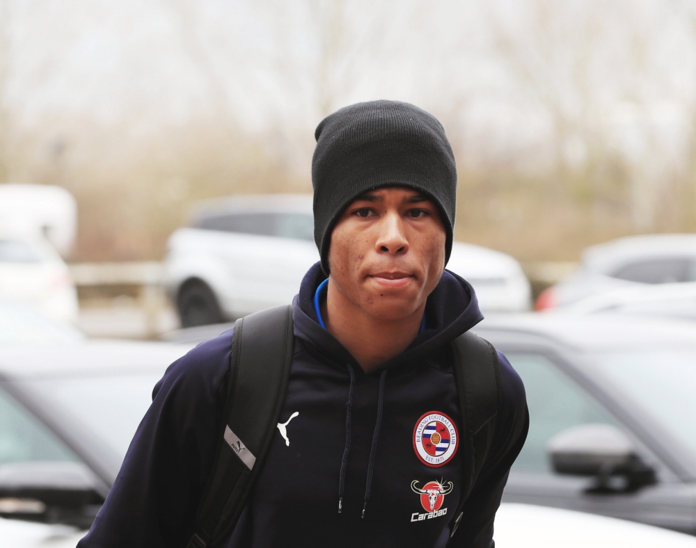 Stam makes three changes for Reading FC side to take on Leeds United