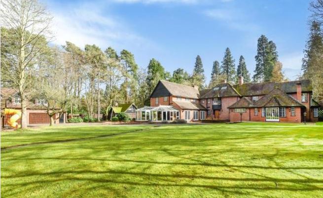 Spectacular home in Wellingtonia Avenue