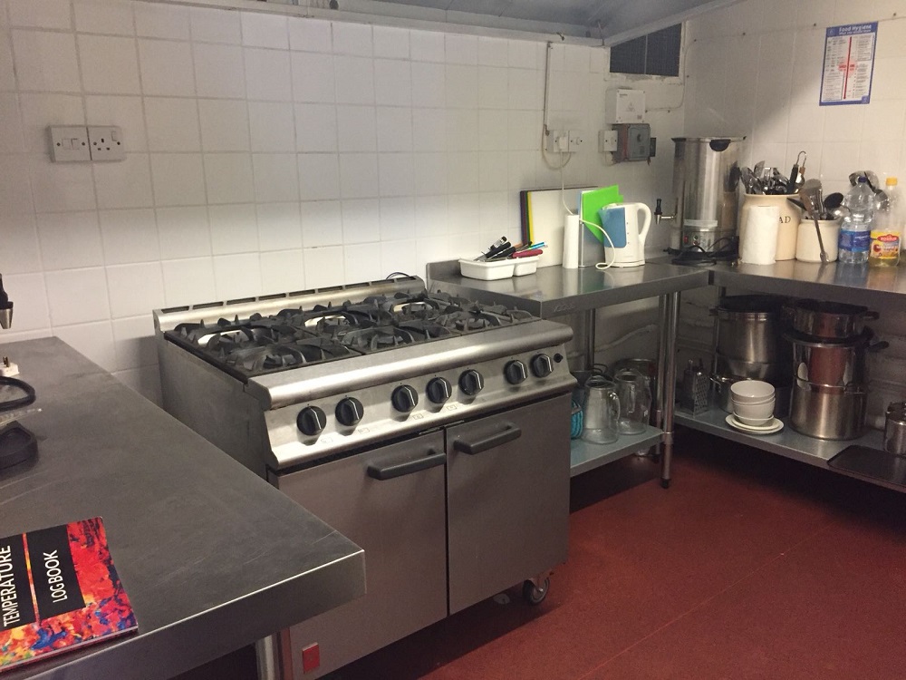 Queens-arms-pub-for-homeless---4-