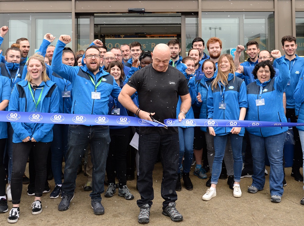 Fans brave the cold to meet Ross Kemp in Reading